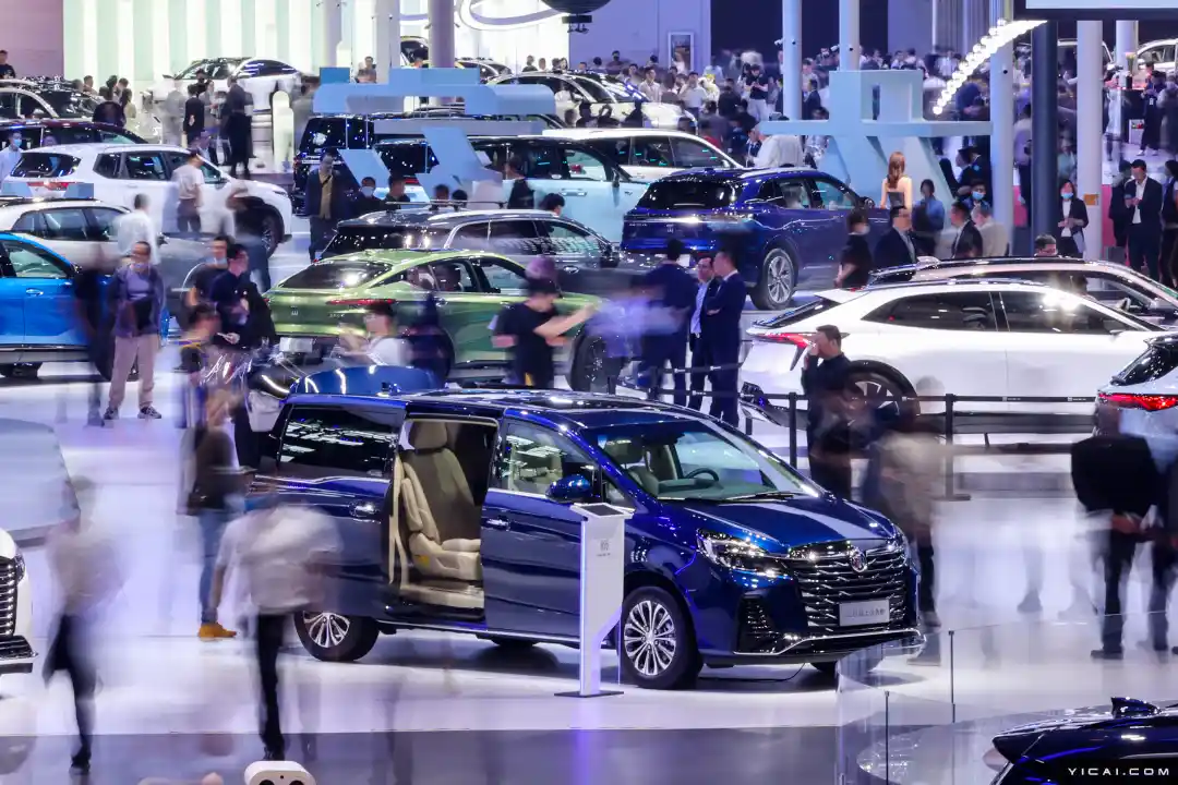 China's Auto Exports Grow Over 10% in H1, with Plug-in Hybrids Shining