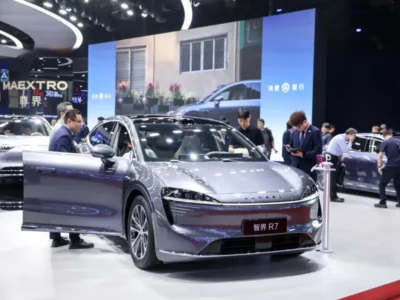 Carmakers Vie for Huawei's Qiankun Intelligent Driving as "Huawei-Era SUVs" Battle Intensifies