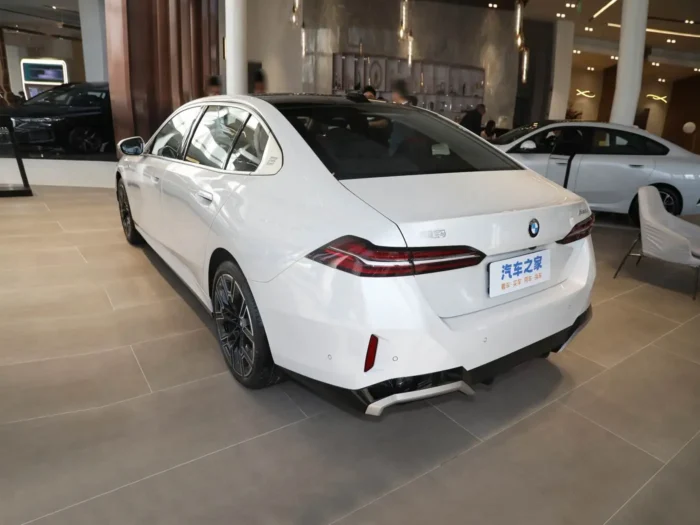 BMW 5 Series – Image 4