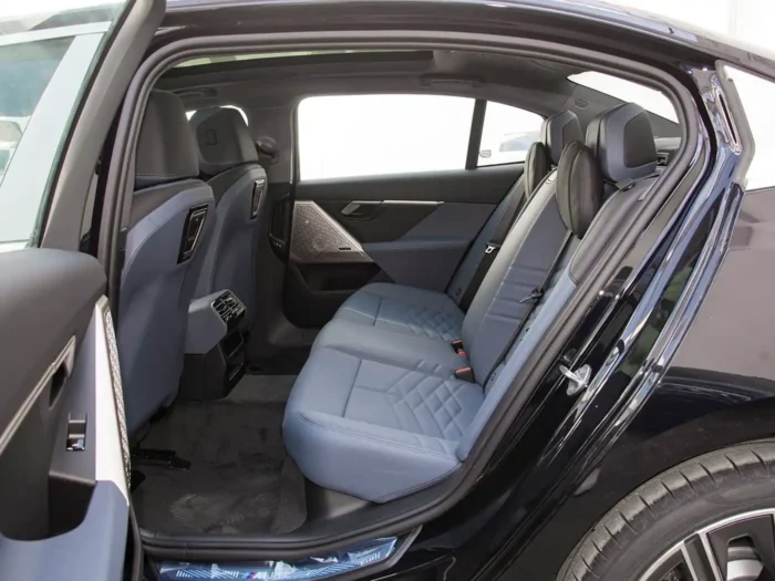 BMW 5 Series – Image 7