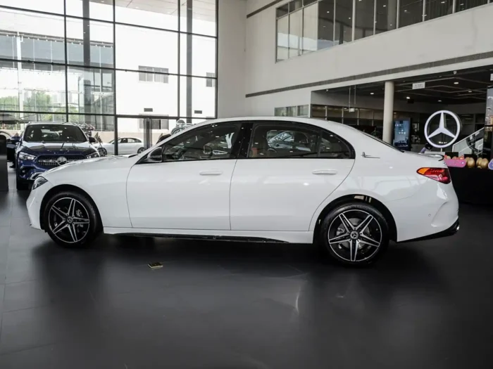 Mercedes-Benz C-Class - Image 3