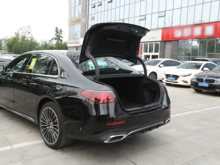 Mercedes-Benz E-Class - Image 9