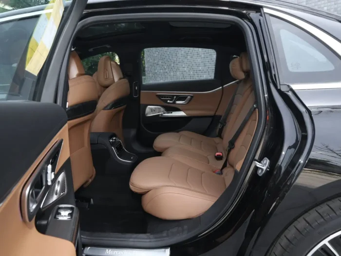 Mercedes-Benz E-Class - Image 7