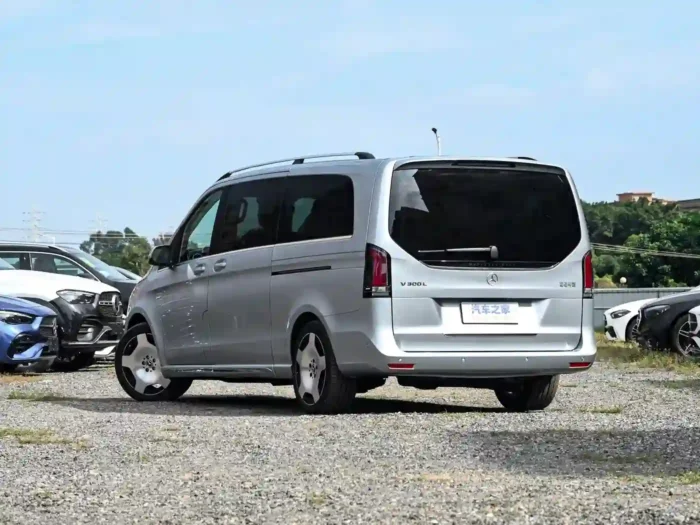 ⁦Mercedes-Benz V-Class⁩ - الصورة ⁦4⁩
