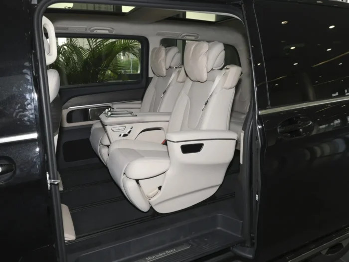 ⁦Mercedes-Benz V-Class⁩ - الصورة ⁦7⁩
