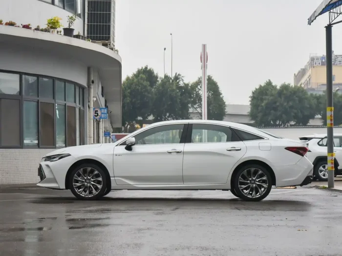 Toyota Avalon - Image 3