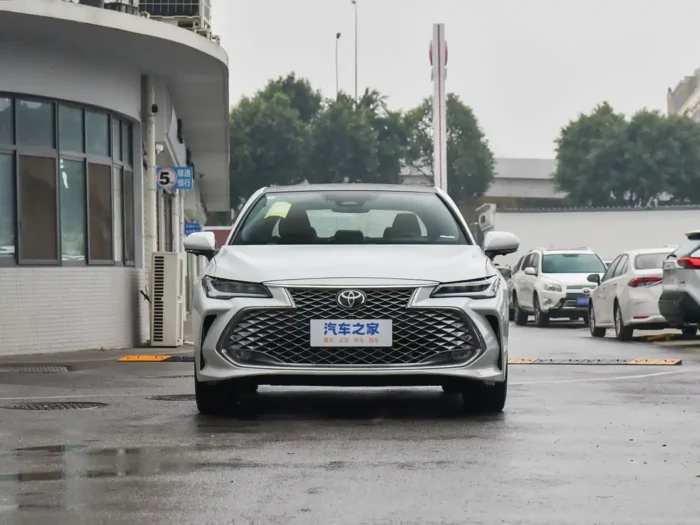 Toyota Avalon - Image 2