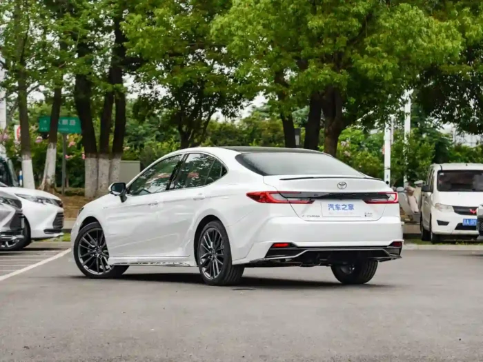 Toyota Camry - Image 4