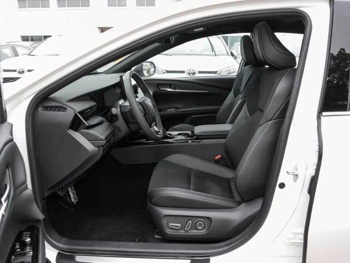 Toyota Camry - Image 6