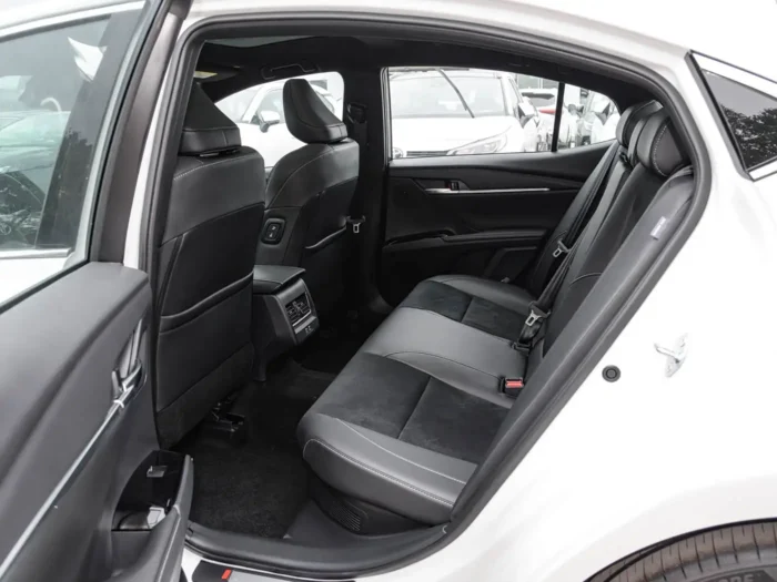 Toyota Camry - Image 7