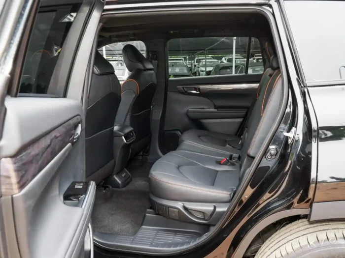 ⁦Toyota Crown Kluger(Gasoline)⁩ - الصورة ⁦7⁩