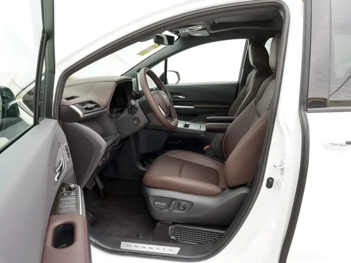 Toyota Grevia - Image 6