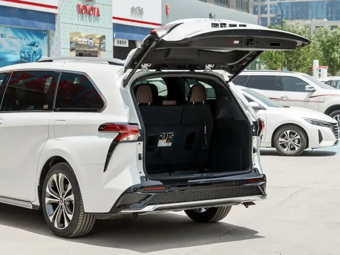 Toyota Grevia - Image 9