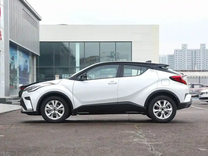 Toyota IZOA((Gasoline) — изображение 3