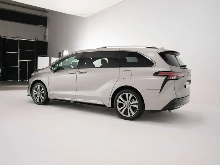 Toyota Sienna – Image 4