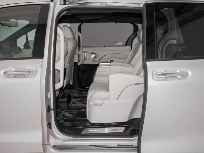 Toyota Sienna – Image 7