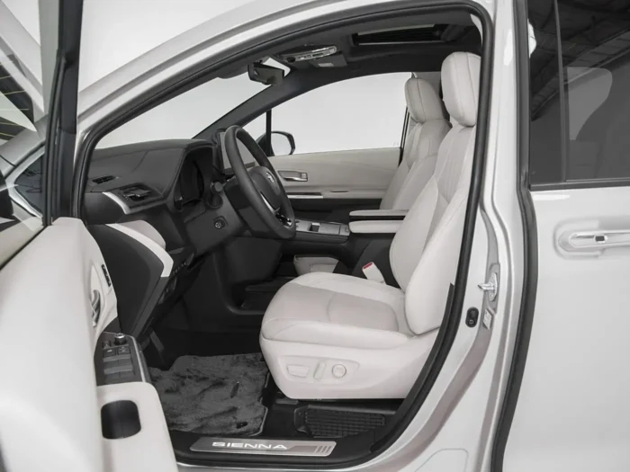 Toyota Sienna – Image 6