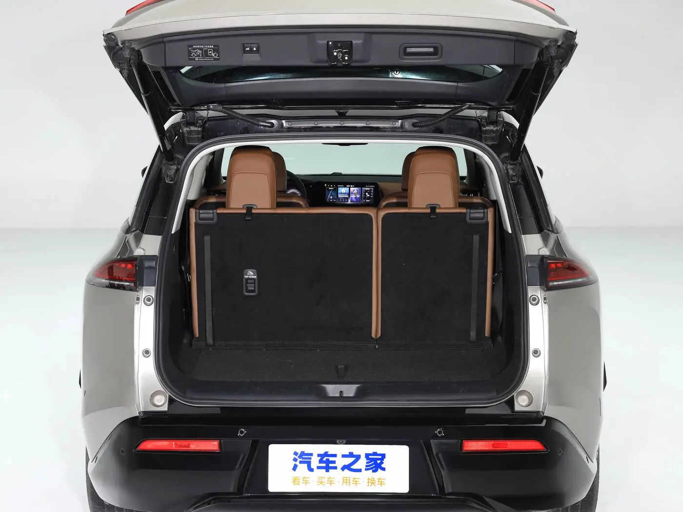 Nissan Pathfinder interior (4) Nissan Pathfinder - الصورة 8