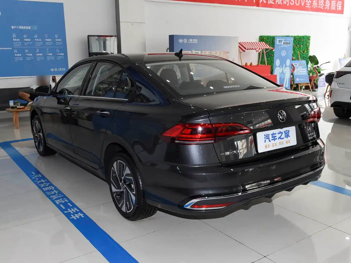Volkswagen Bora exterior (7)_1 Volkswagen Bora - الصورة 4
