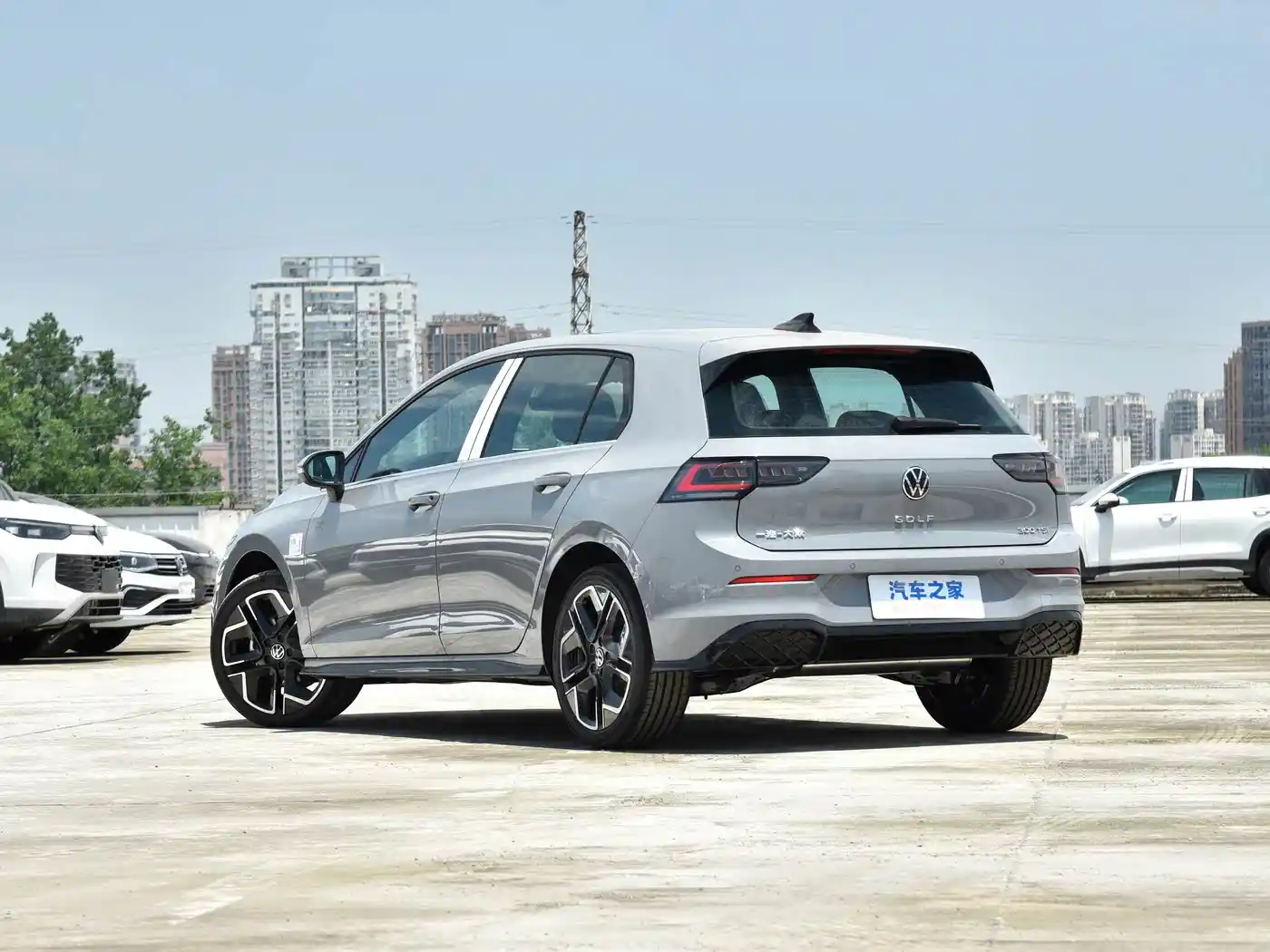 Volkswagen Golf exterior (3)_1 Volkswagen Golf - الصورة 4