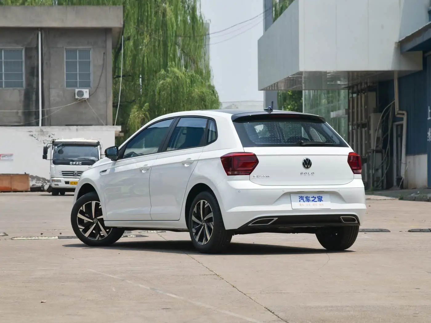 Volkswagen Polo exterior (2) Volkswagen Polo - الصورة 4