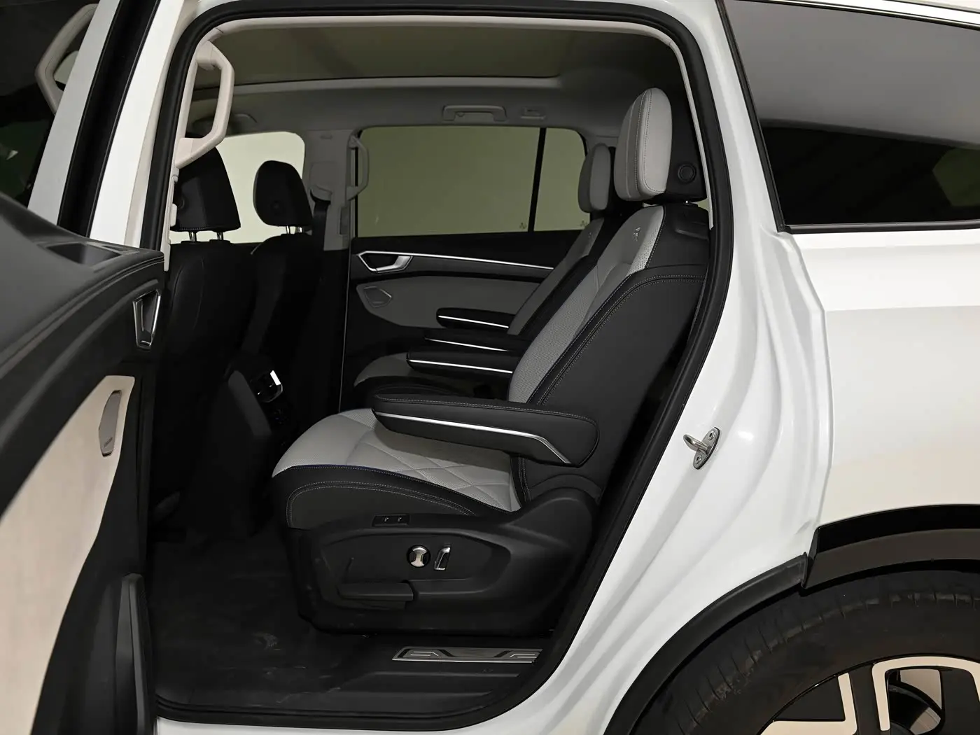 Volkswagen Talagon interior (2)_1 Volkswagen Talagon - Image 7
