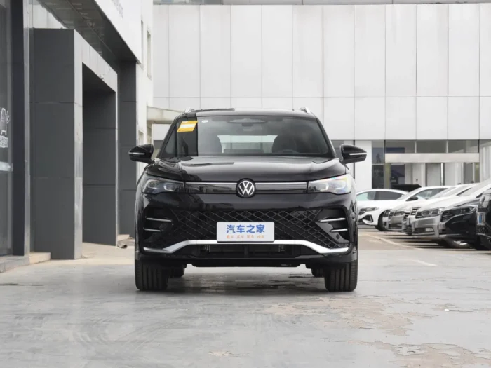 Volkswagen Tiguan L - Image 2