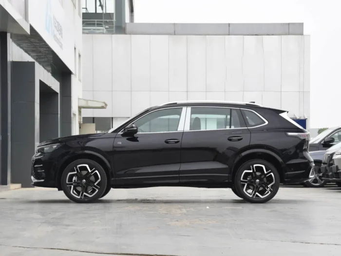 Volkswagen Tiguan L - Image 3