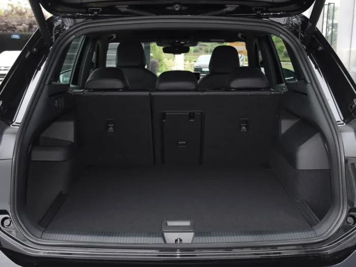 Volkswagen Tiguan L - Image 9