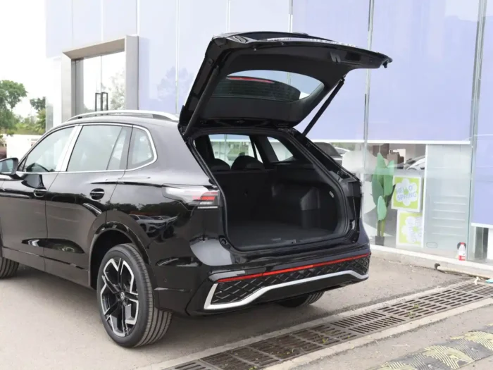 Volkswagen Tiguan L - Image 10