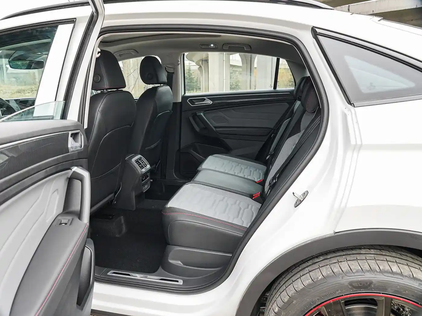 Volkswagen Tiguan X interior (4) Volkswagen Tiguan X - Image 7