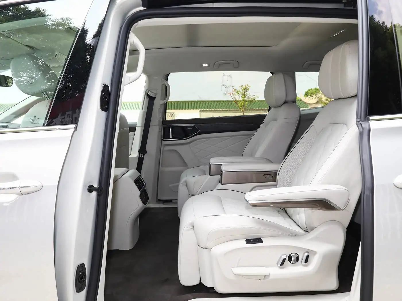 Volkswagen Viloran interior (2) Volkswagen Viloran - Image 7