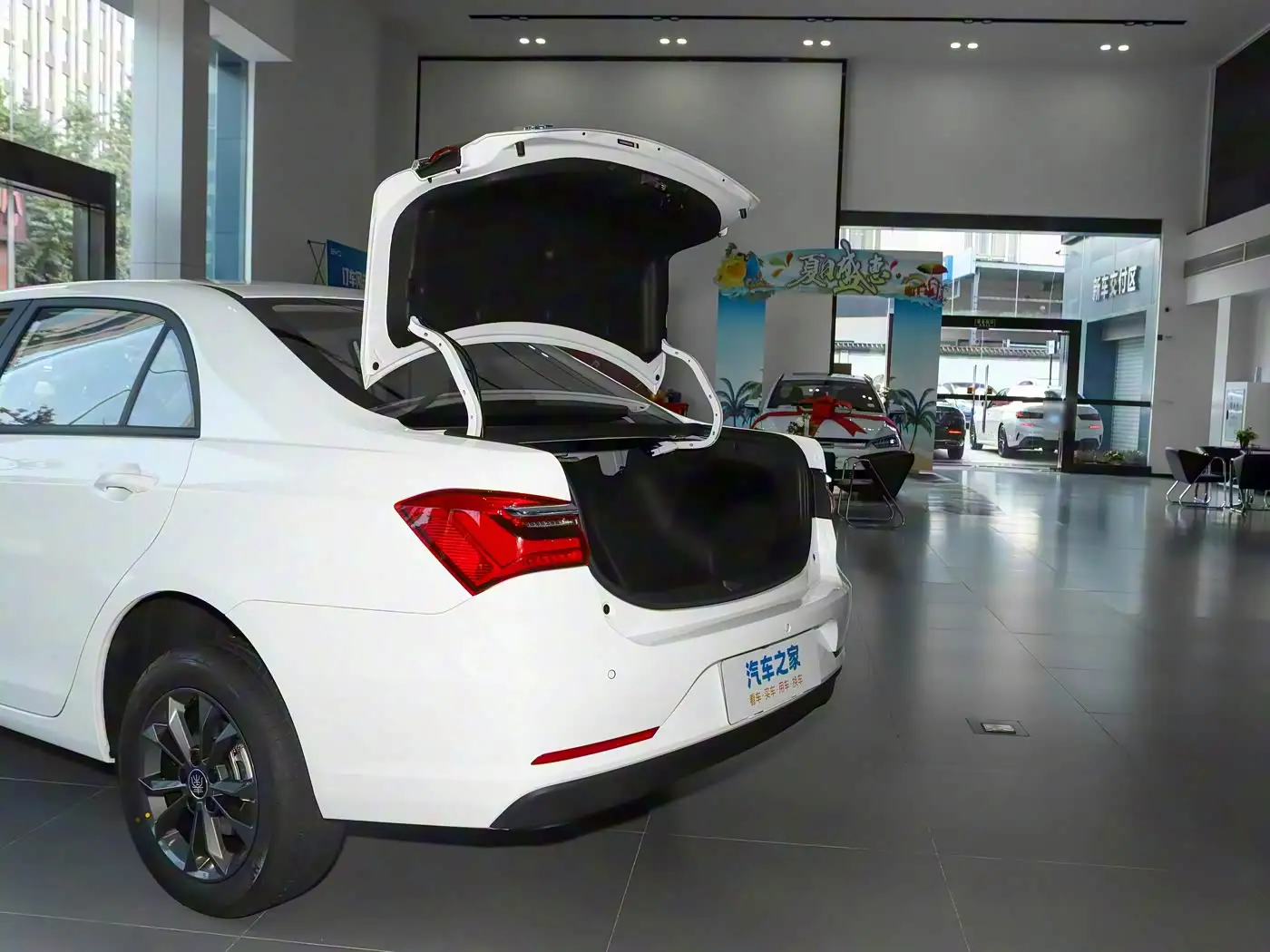 BYD Qin New Energy interior (4) BYD Qin New Energy — изображение 8