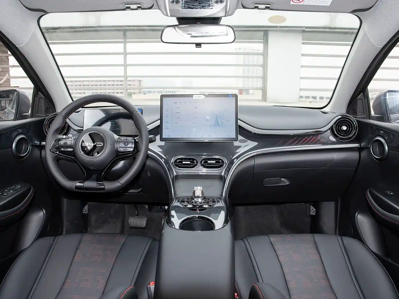 BYD e7 interior (2) BYD e2 - الصورة 5