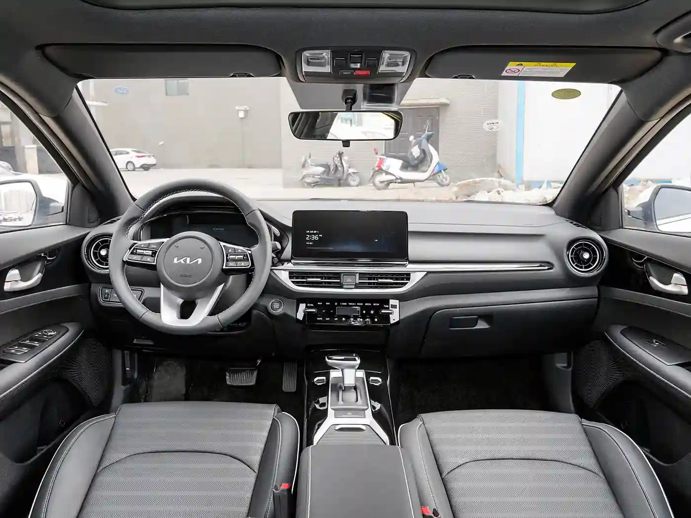 Kia K3 interior (1) Kia K3 - الصورة 5