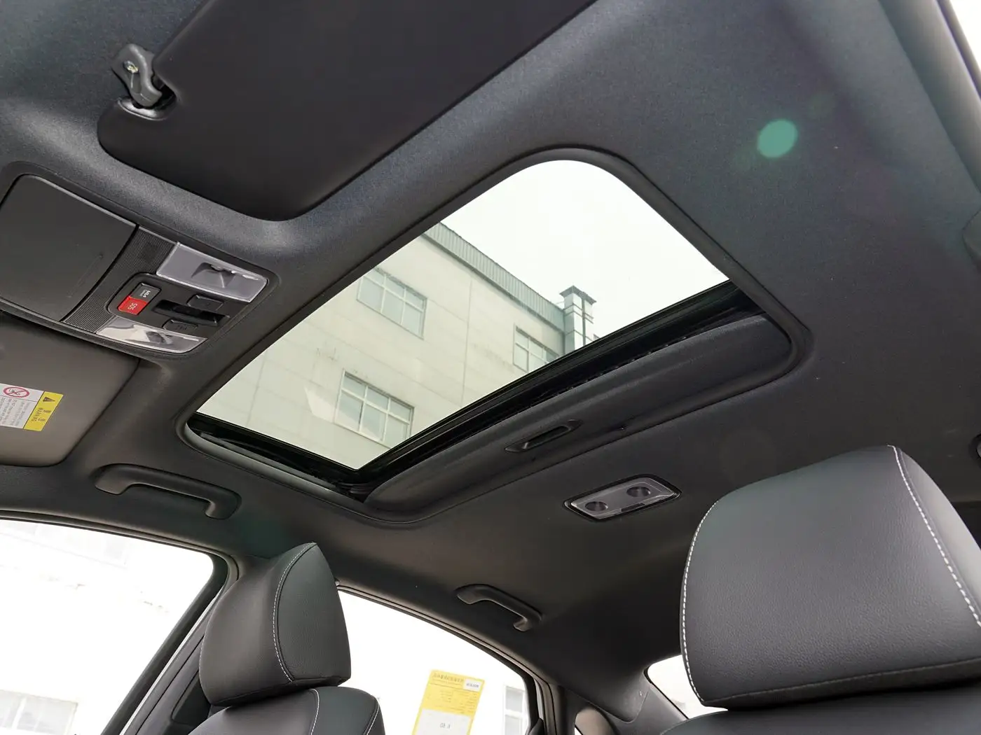 Kia K3 interior (8) Kia K3 - الصورة 8