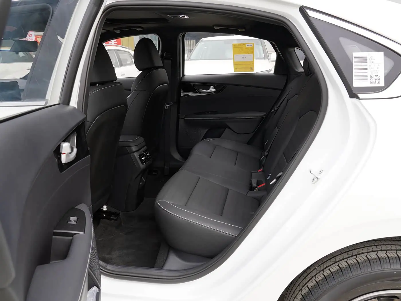Kia K3 interior (9) Kia K3 - الصورة 7