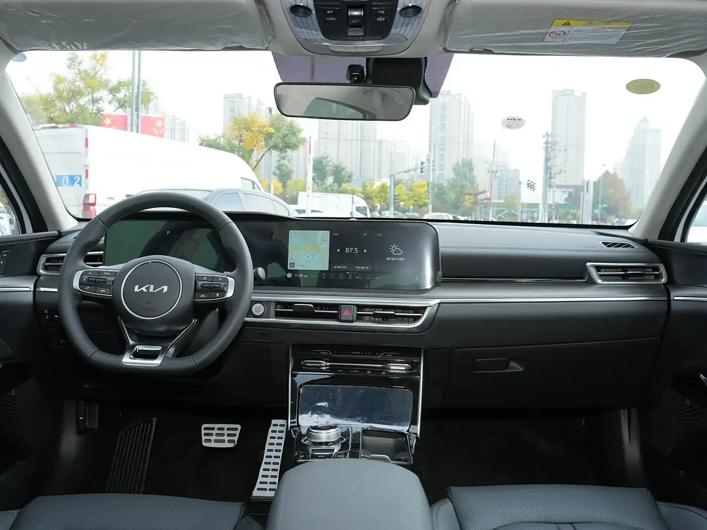 Kia K5 interior (1) Kia K5 - Image 5