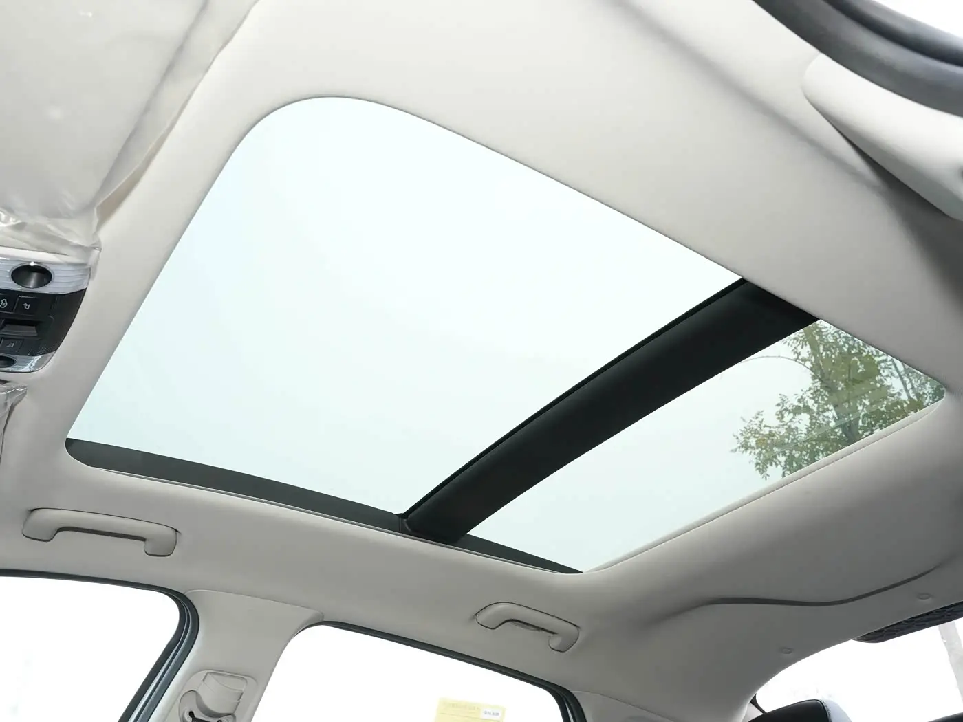 Kia K5 interior (2) Kia K5 - Image 8