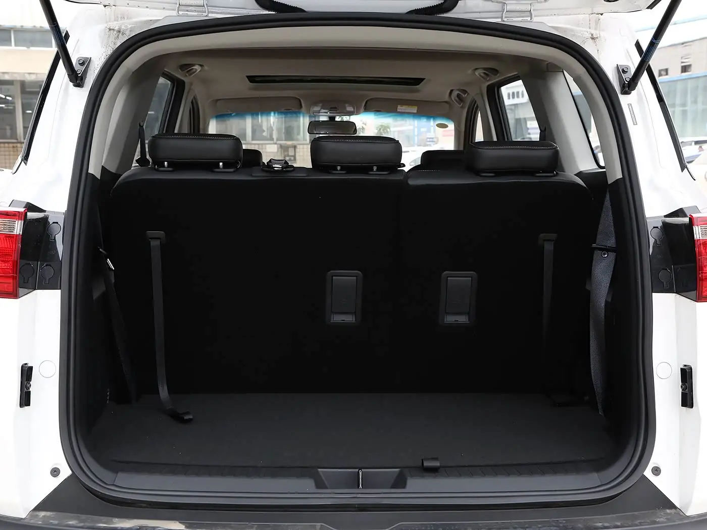 Wuling Hongguang S3 interior (1) Wuling Hongguang S3 - الصورة 9