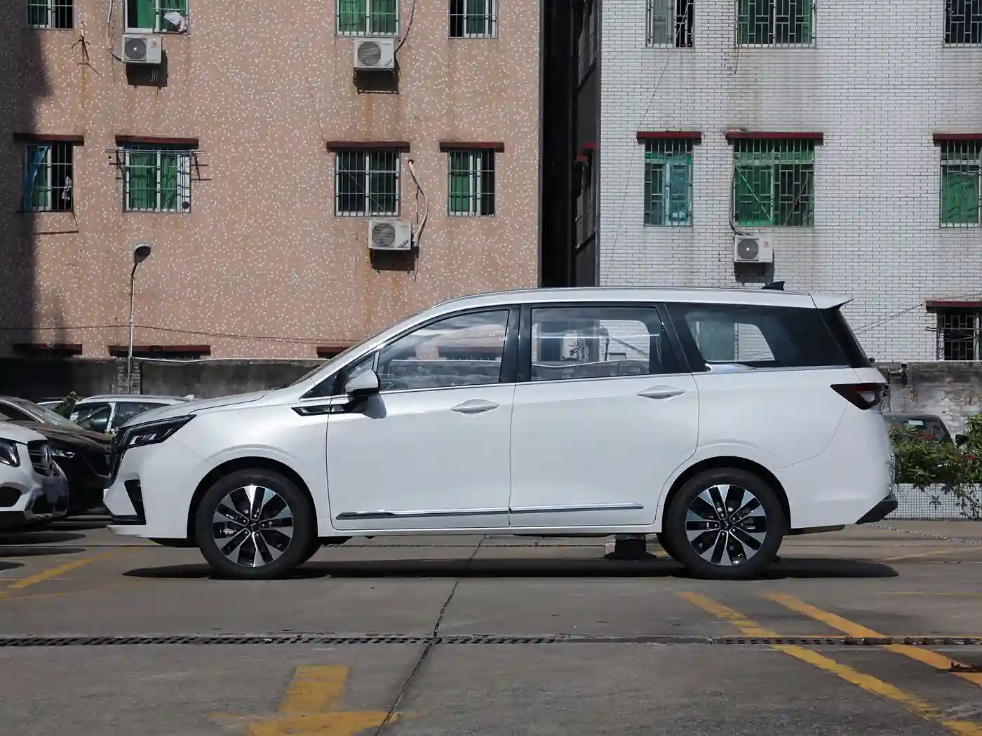 Wuling Jiachen exterior (3) Wuling Jiachen - Imagen 3