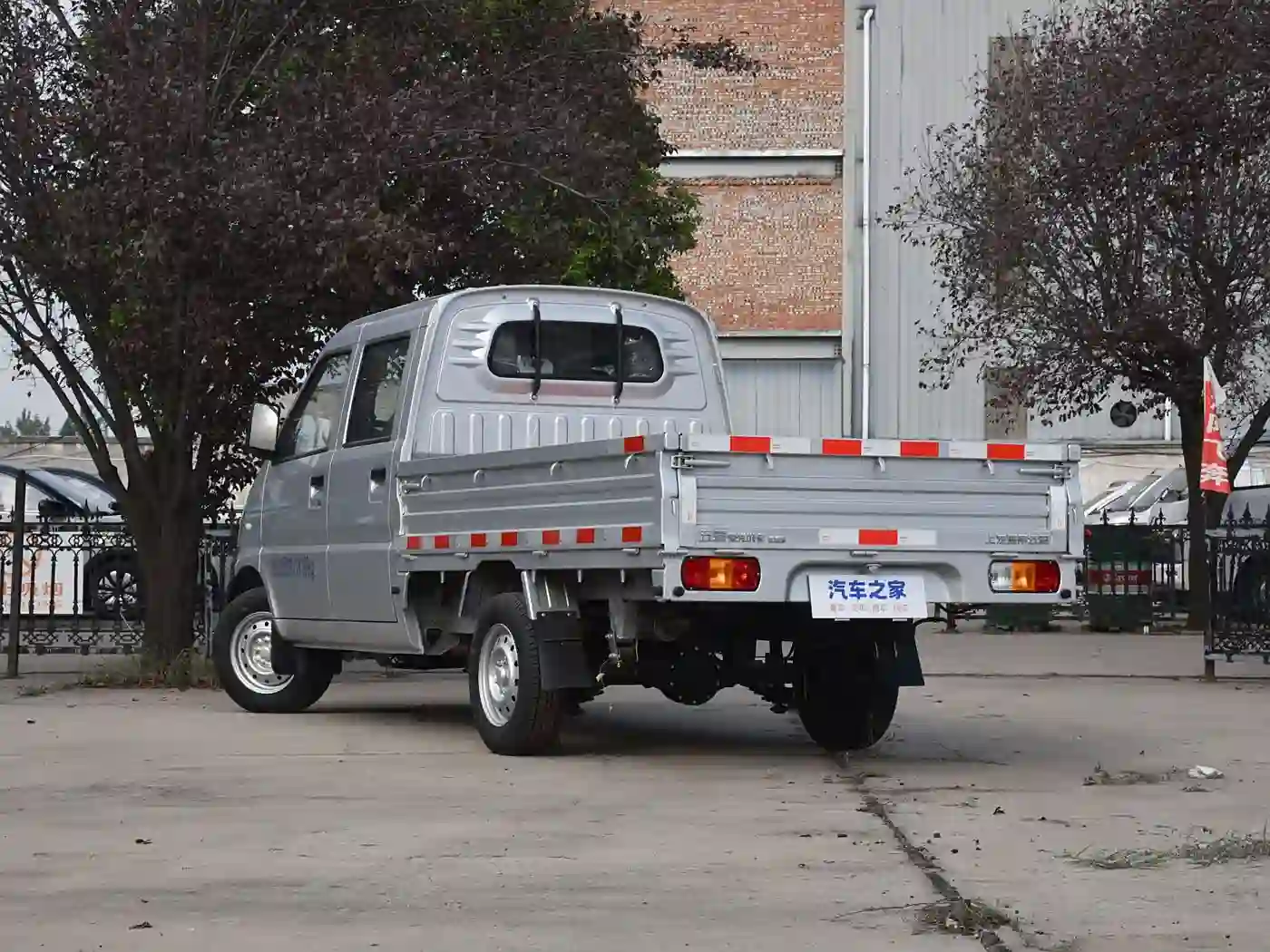 Wuling Rongguang Small Truck exterior (3) Wuling Rongguang Small Truck - Image 4