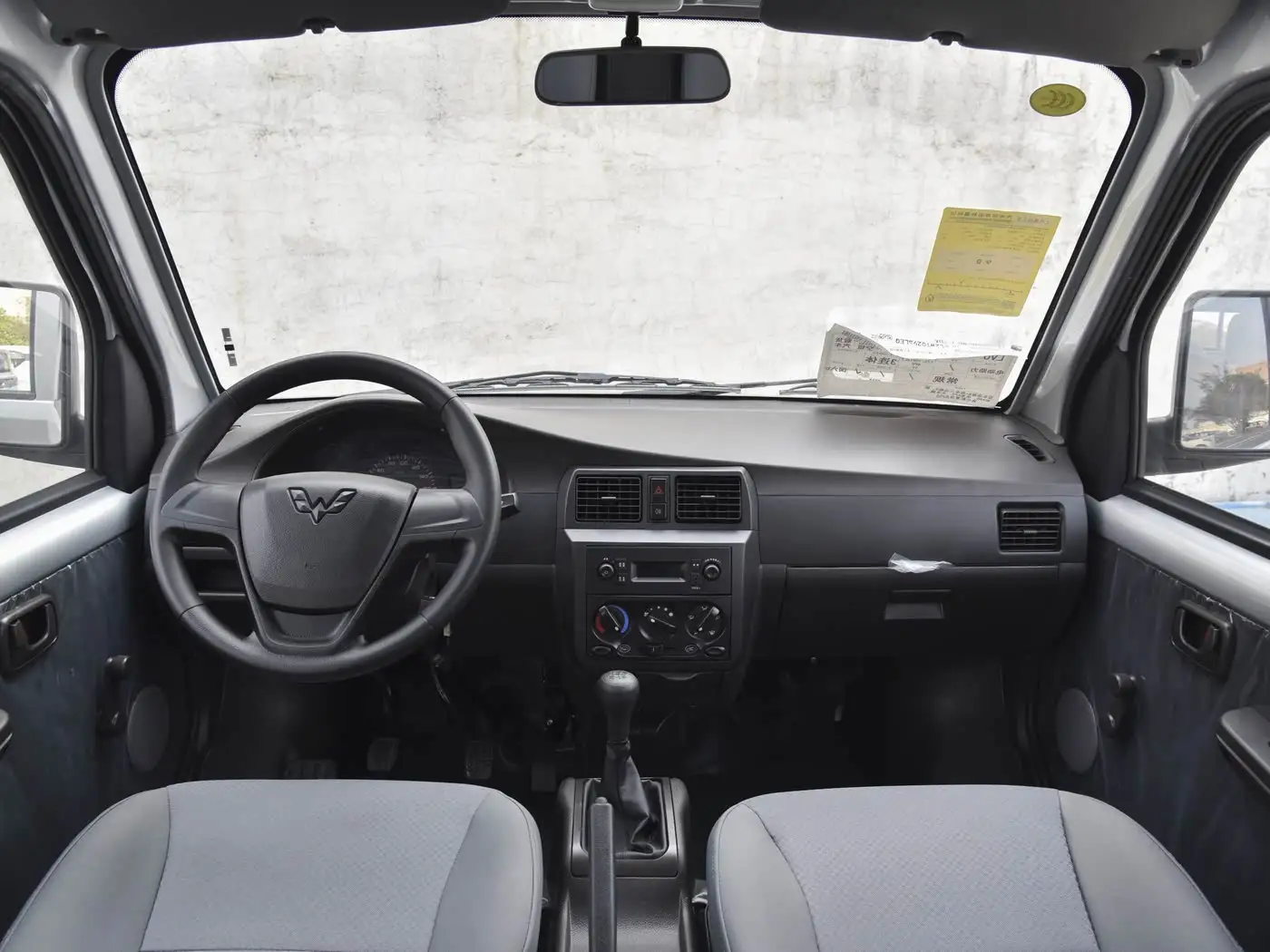 Wuling Rongguang Small Truck interior (5) Wuling Rongguang Small Truck - Image 5