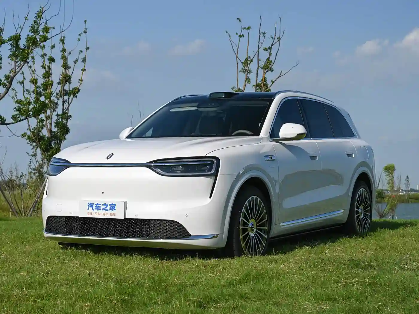 AITO M7 exterior (3) AITO M7 - Image 1