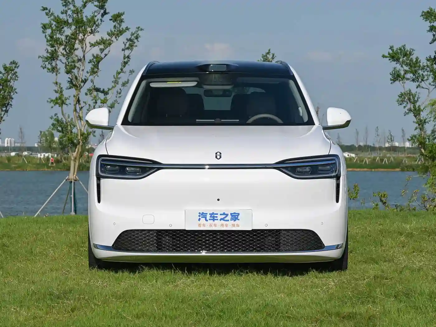 AITO M7 exterior (4) AITO M7 - Image 2