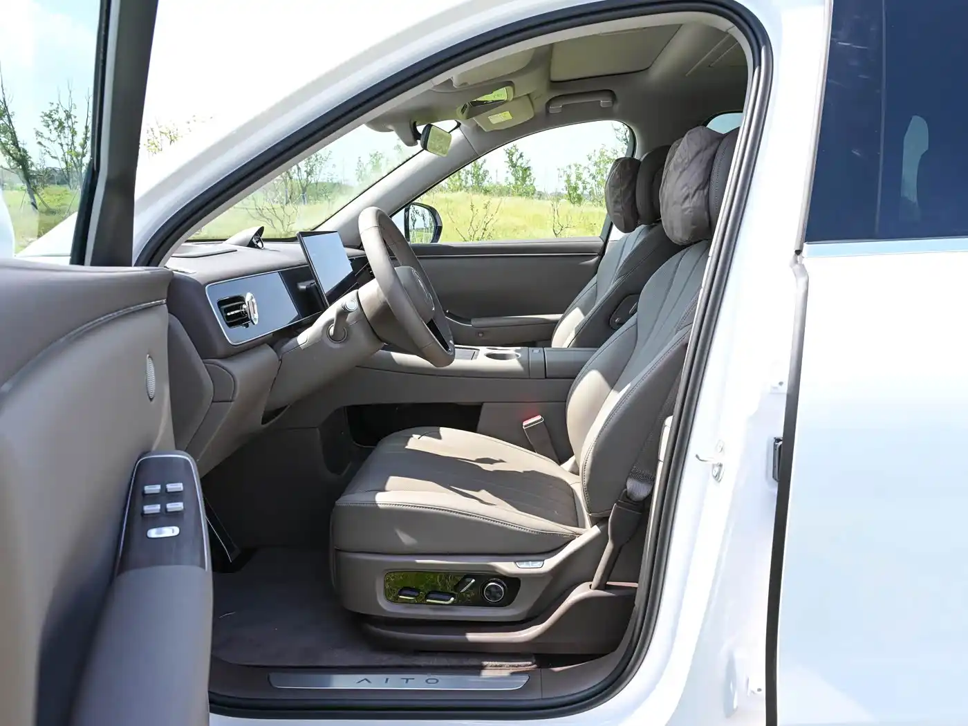 AITO M7 interior (1) AITO M7 - Image 6