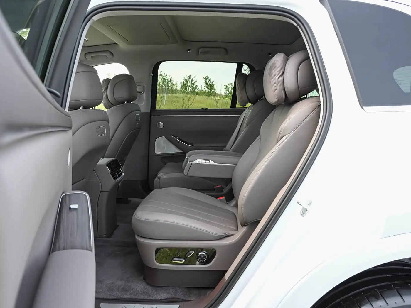 AITO M7 interior (2) AITO M7 - Image 7