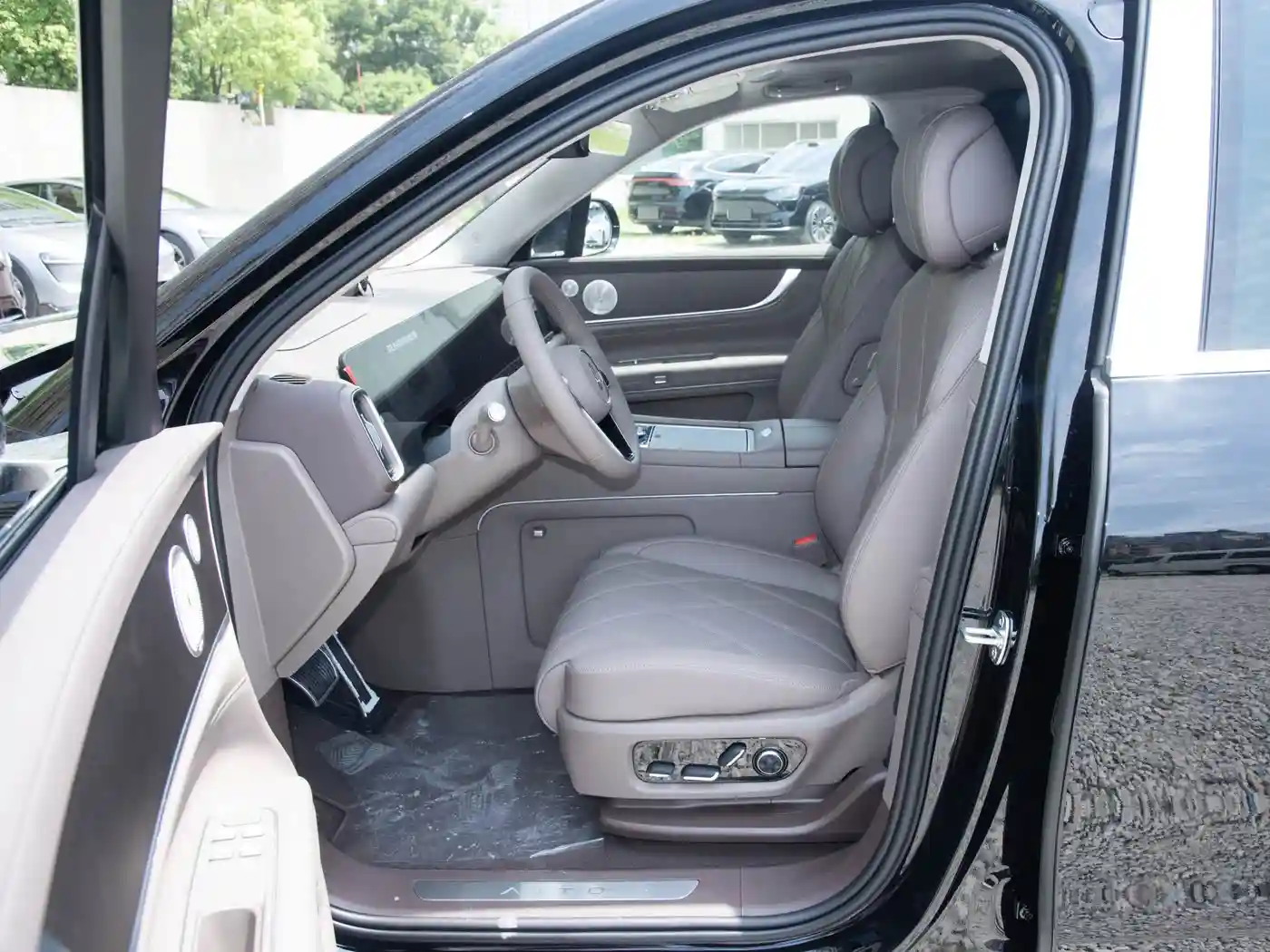 AITO M9 interior (3) AITO M9 - Image 6