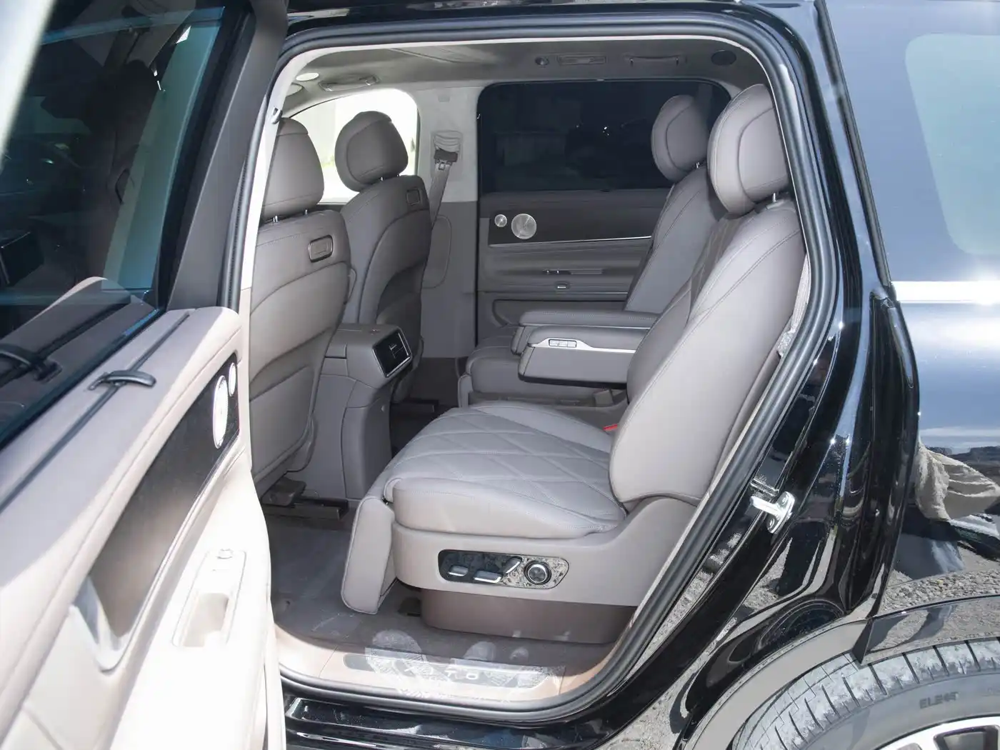 AITO M9 interior (4) AITO M9 - Image 7