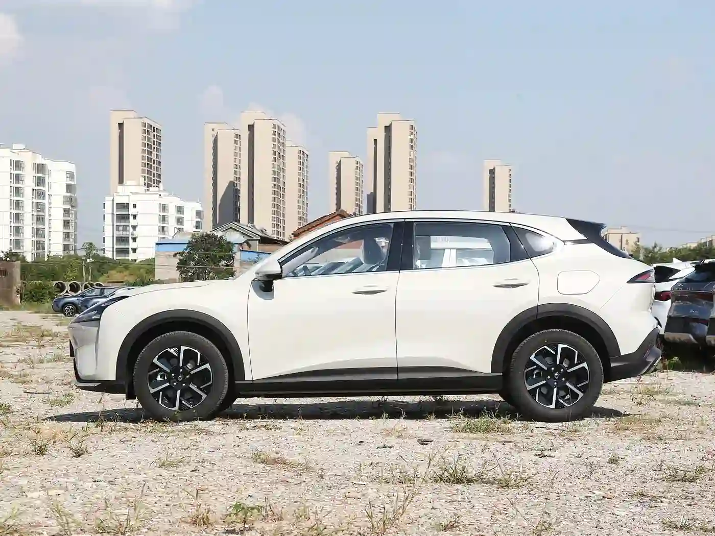 Baojun E6 exterior (1) Baojun E6 - Image 3